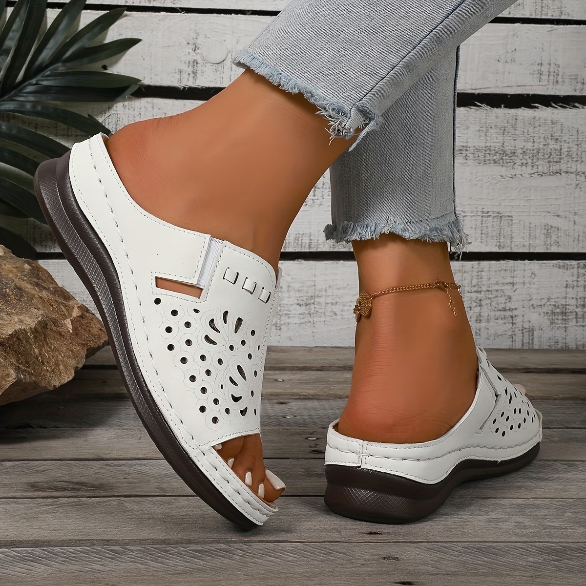 Women's Hollow-out Thick-Soled Breathable Lightweight Sandals