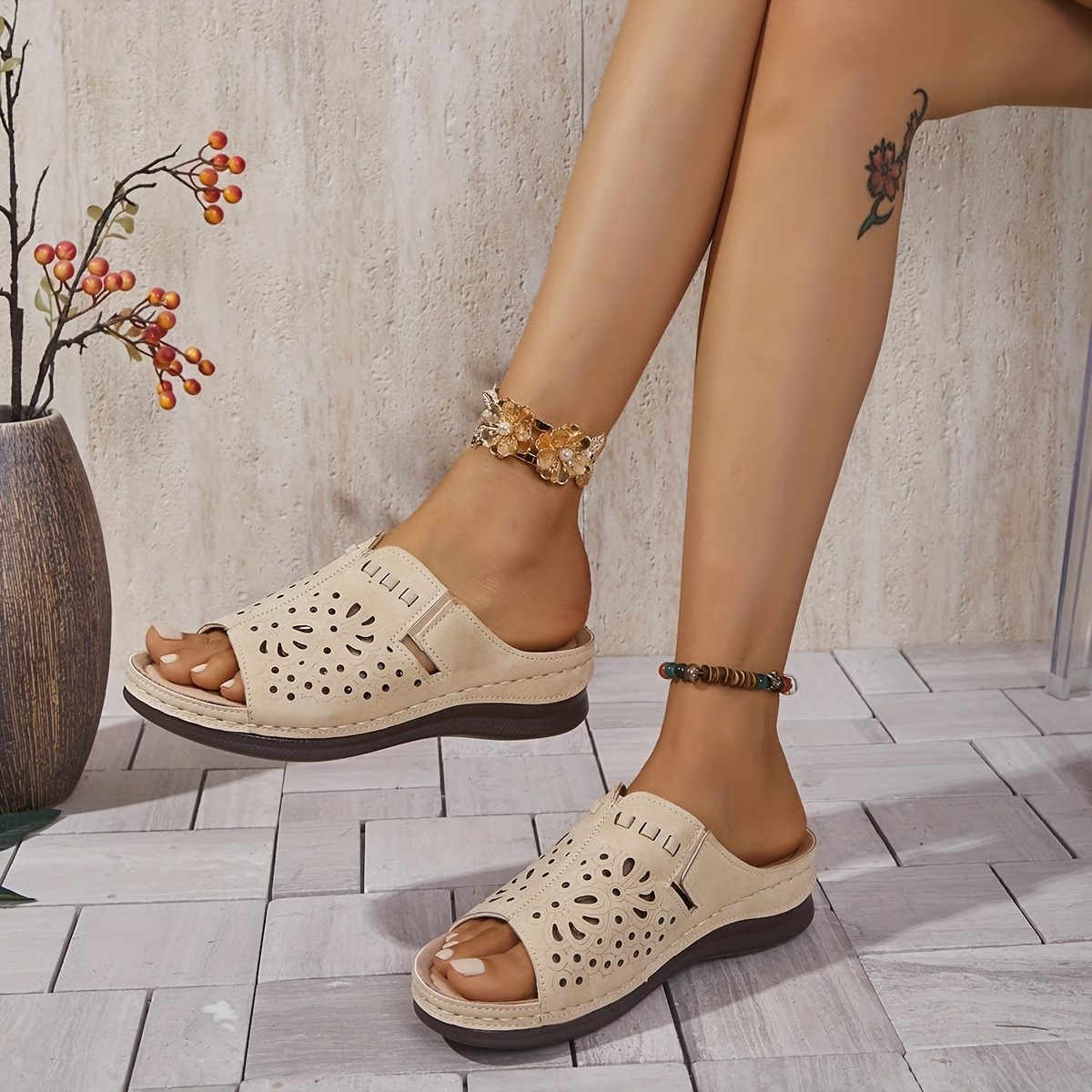 Women's Hollow-out Thick-Soled Breathable Lightweight Sandals