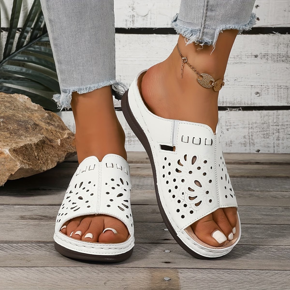 Women's Hollow-out Thick-Soled Breathable Lightweight Sandals