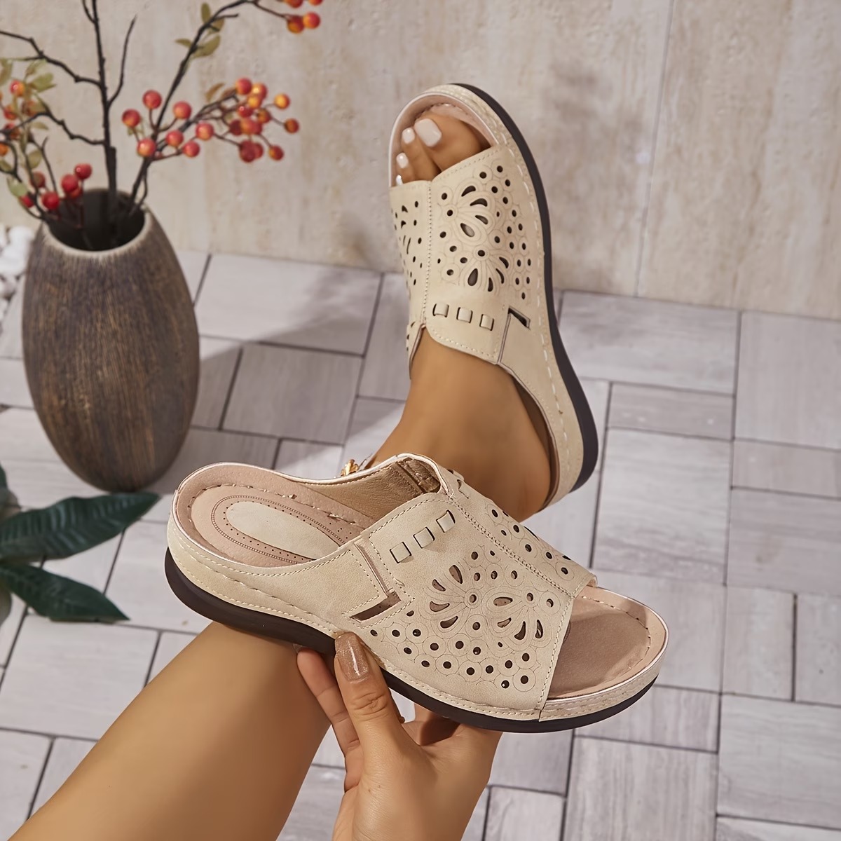 Women's Hollow-out Thick-Soled Breathable Lightweight Sandals
