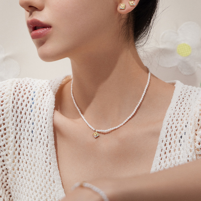 Smiley Pearl Necklace (Rainbow)