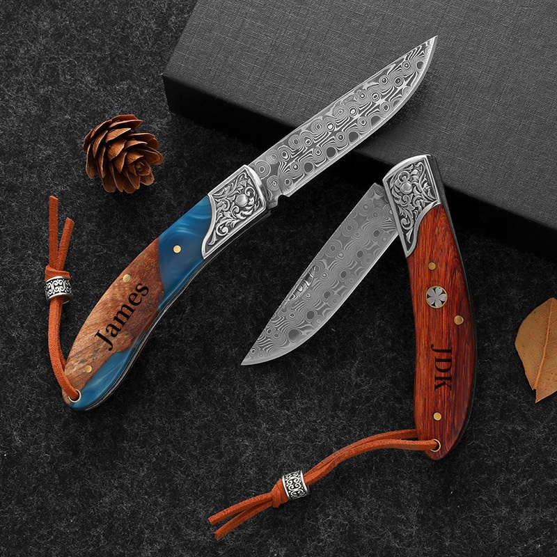 Damascus steel VG10 folding knife