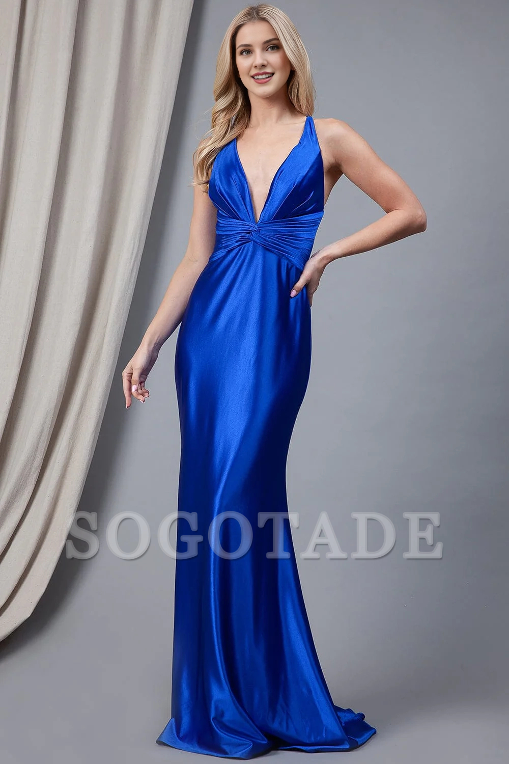 Fitted skirt long sleeveless V-neck plain knit dress
