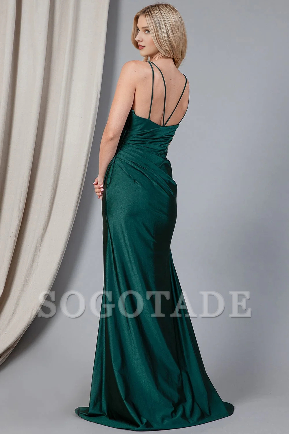 Fitted slit skirt with pleated long sleeveless dress