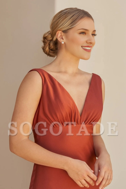 V-neck crepe cloth back Chamius slim fit trumpet shaped medium length bridesmaid dress