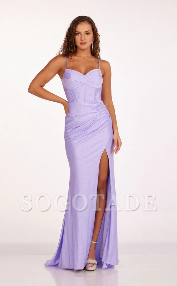 Sweetheart collar fits snugly and has a floor length Prom dress