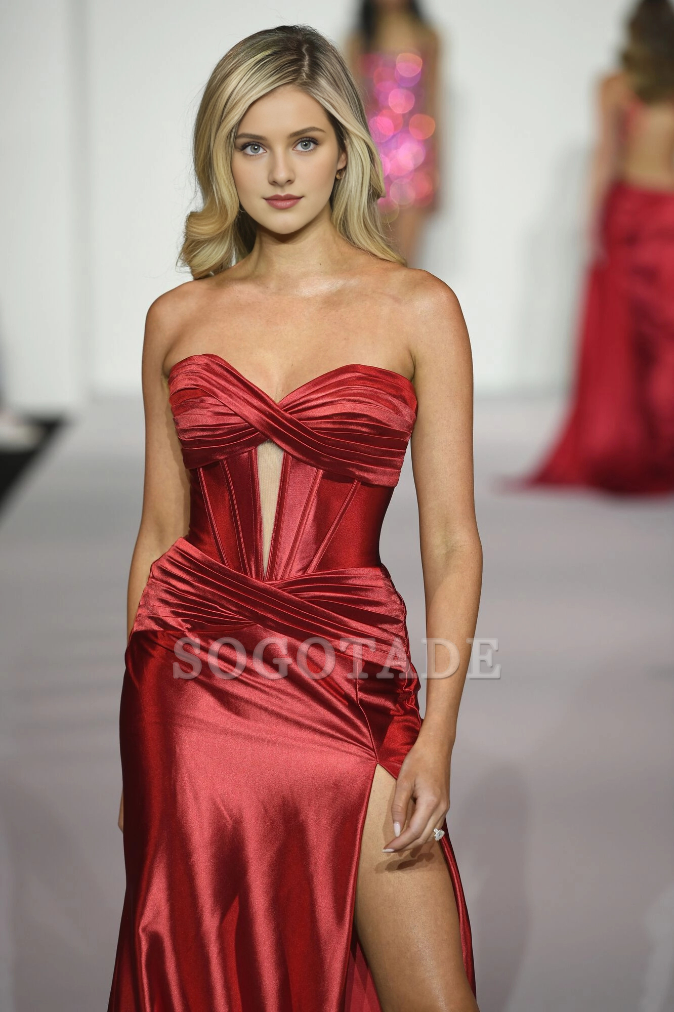 Strapless tight corset with keyhole pleated skirt and high slit for evening dress