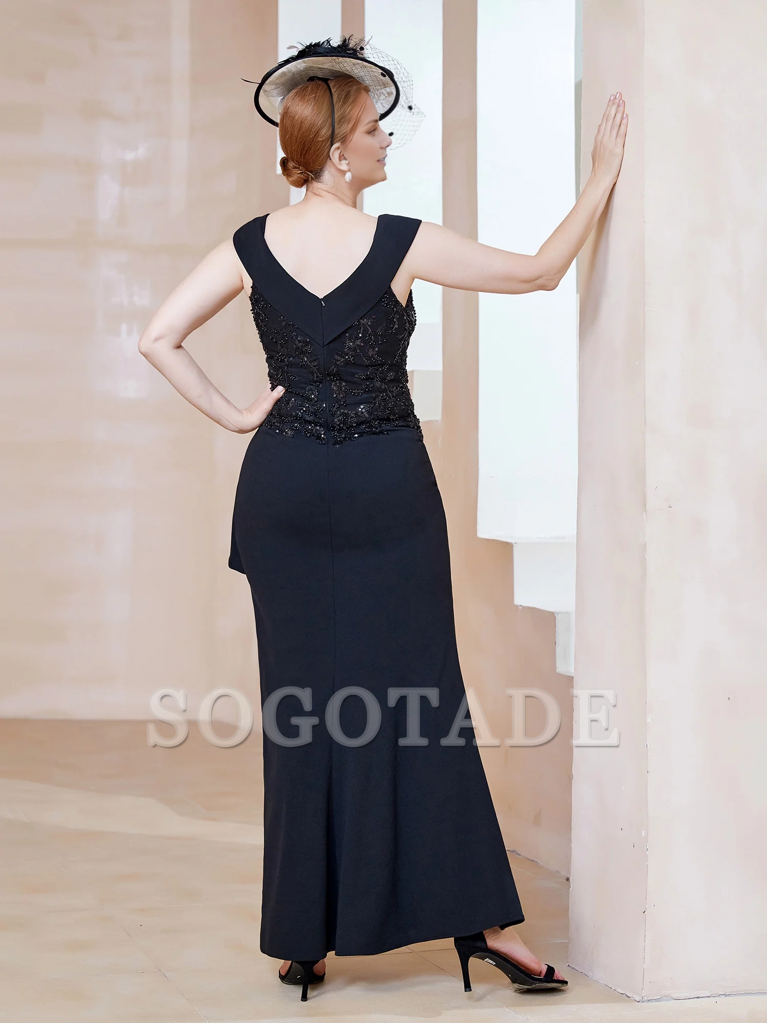 V-neck sleeveless and ground mother of the bride dress