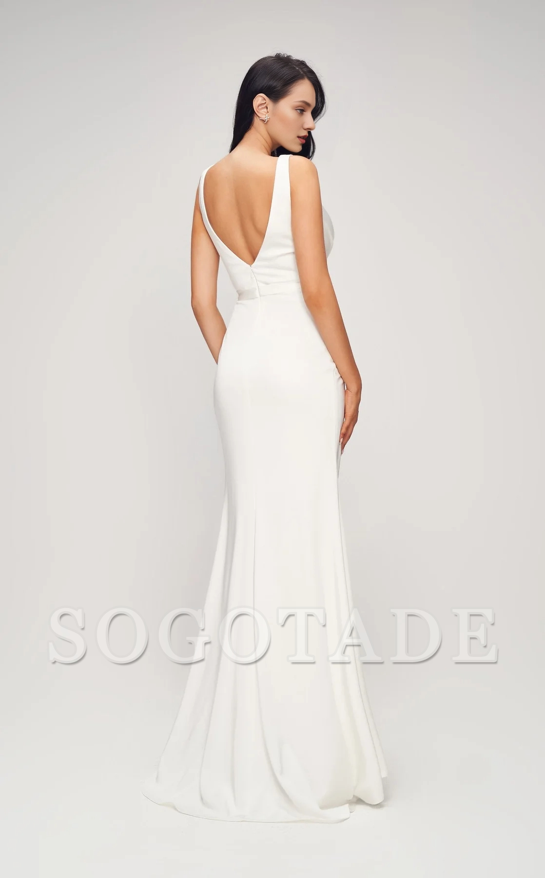 Sleeveless tight corset with V-neckline, natural waist and floor length Prom dress