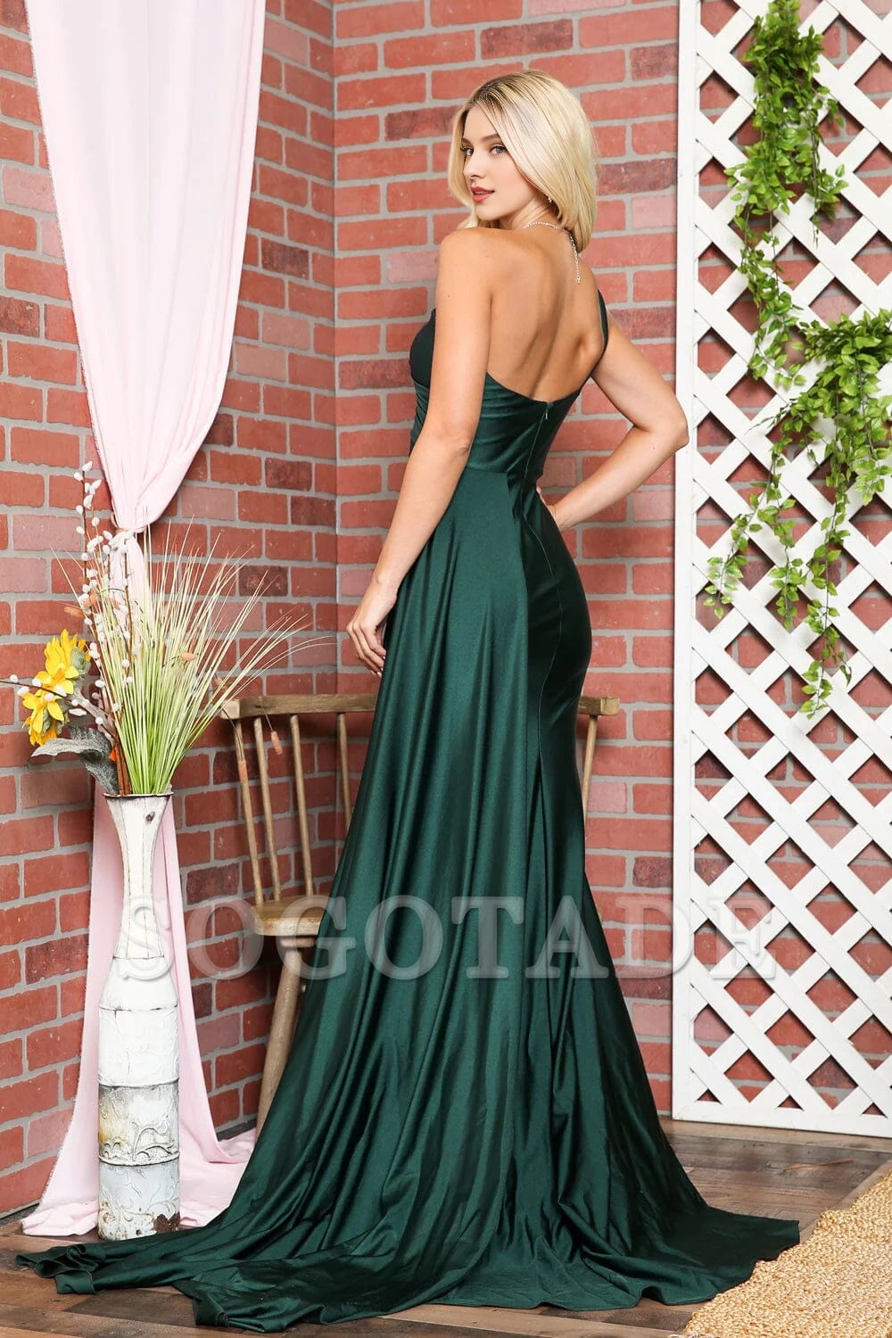 Fitted skirt long single shoulder dress