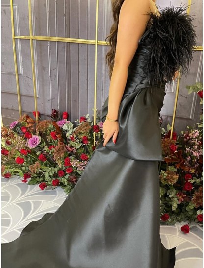 A-Line Evening Gown Elegant Dress Formal Court Train Black Dress Sleeveless Strapless Satin with Feather Pleats Ruched-SOGOTADE
