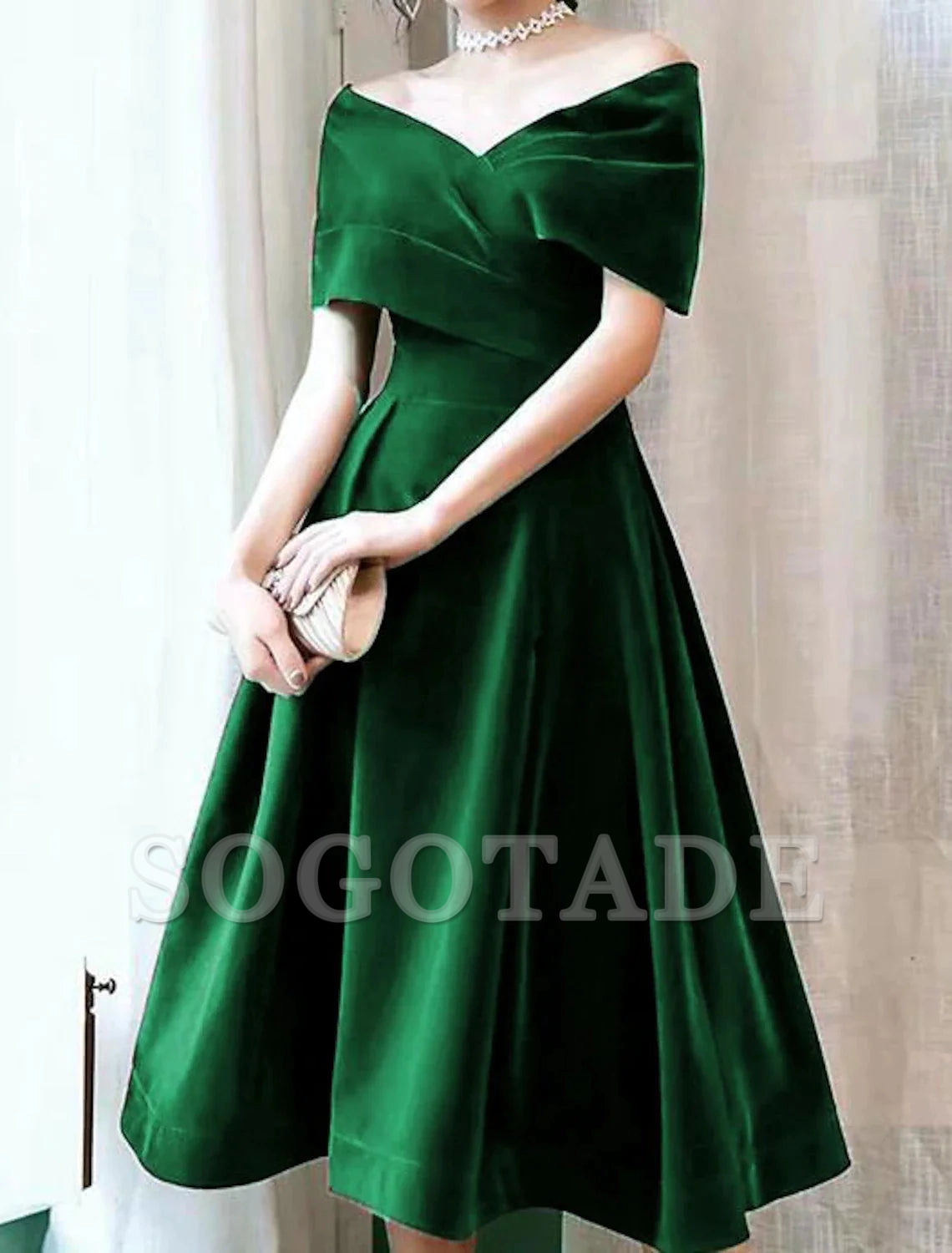 A-Line Cocktail Black Dress 1950s Dress Christmas Red Green Dress Fall Wedding Guest Dress Knee Length Short Sleeve Off Shoulder Velvet with Pleats Pure Color-SOGOTADE