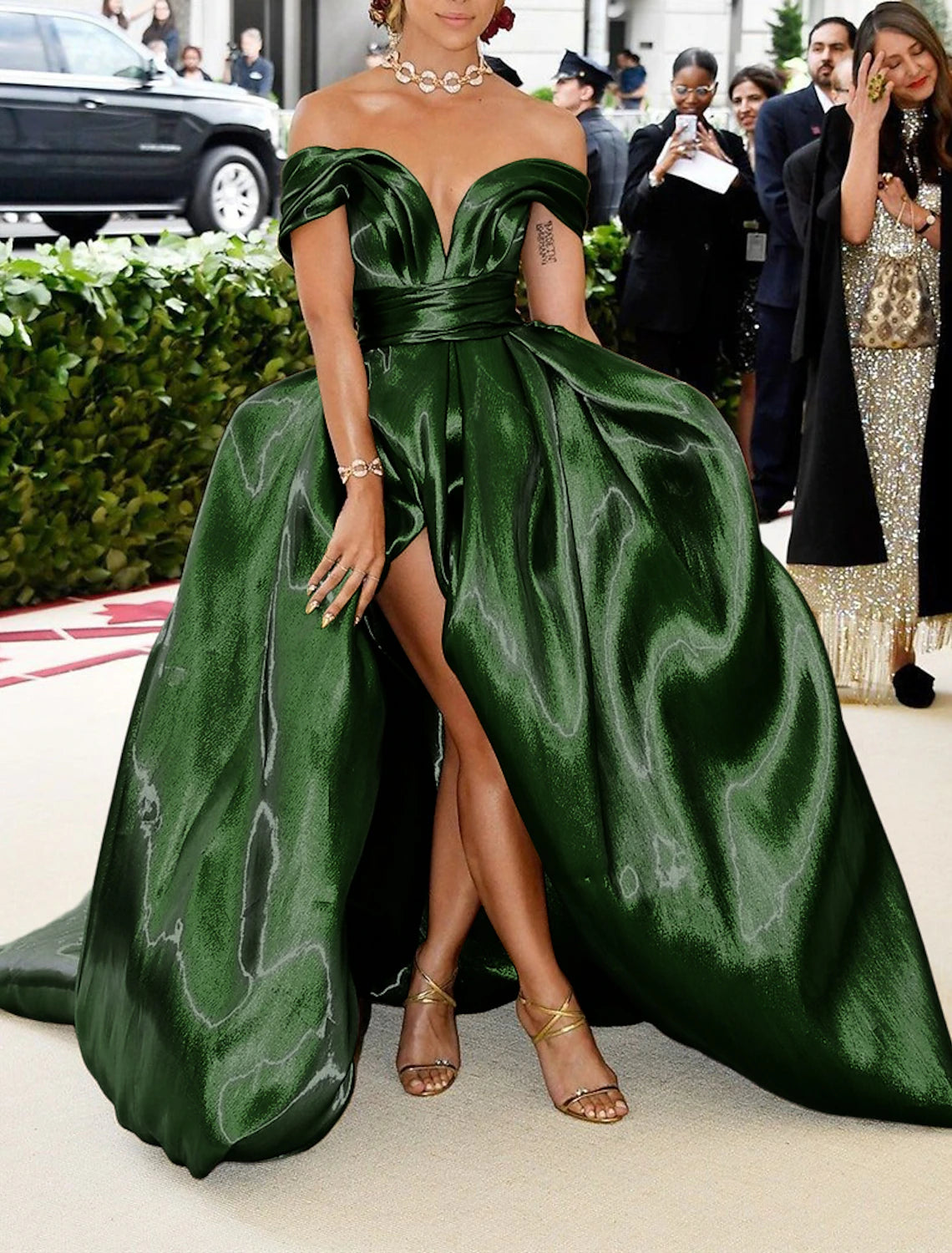 A-Line Evening Gown Celebrity Style Dress Carnival Christmas Red Green Dress Floor Length Sleeveless Off Shoulder Satin with Ruched 2024-SOGOTADE