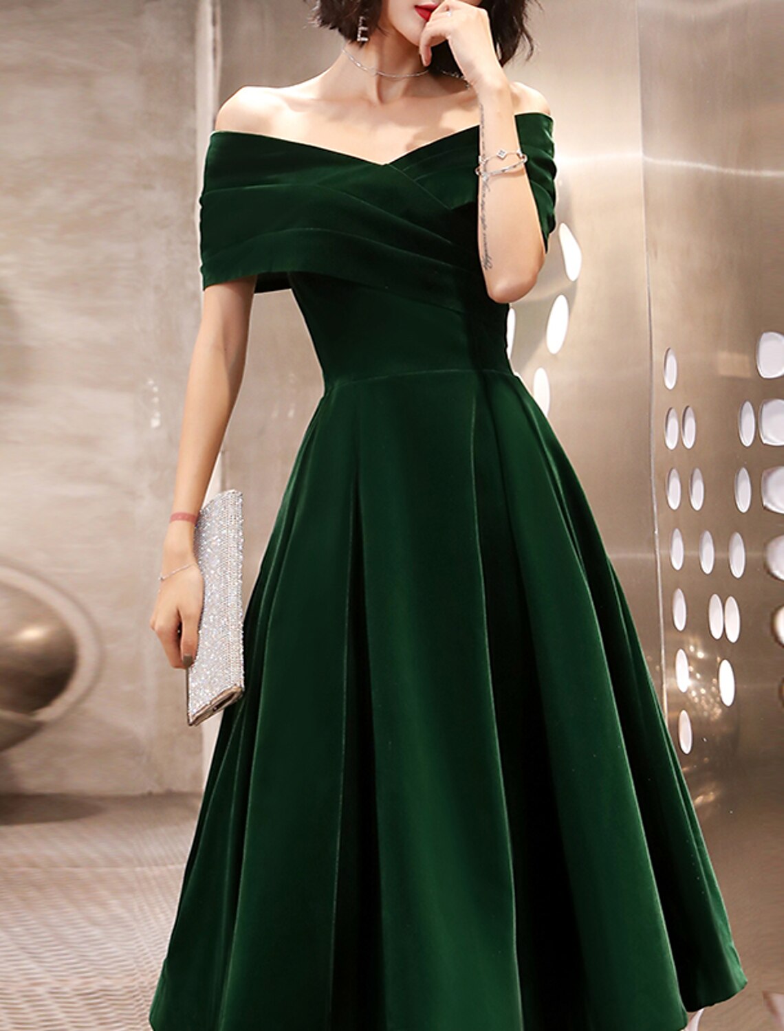 A-Line Minimalist Elegant Homecoming Cocktail Party Dress Dress Off Shoulder Short Sleeve Short / Mini Velvet with Criss Cross Pleats-SOGOTADE