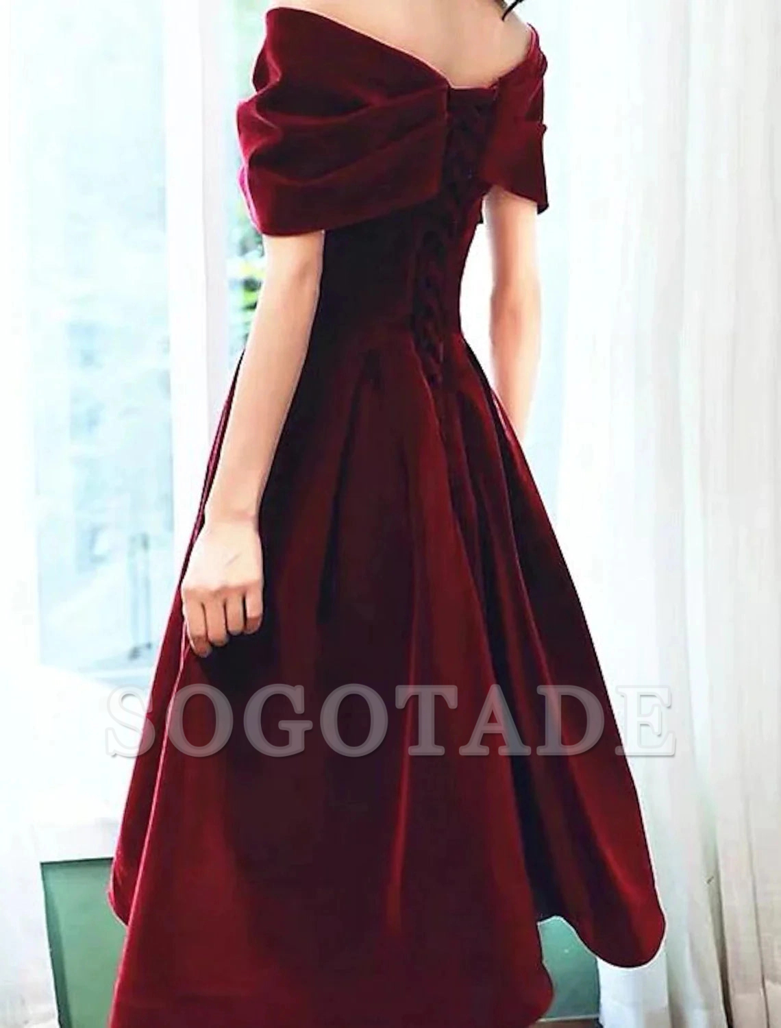 A-Line Cocktail Black Dress 1950s Dress Christmas Red Green Dress Fall Wedding Guest Dress Knee Length Short Sleeve Off Shoulder Velvet with Pleats Pure Color-SOGOTADE