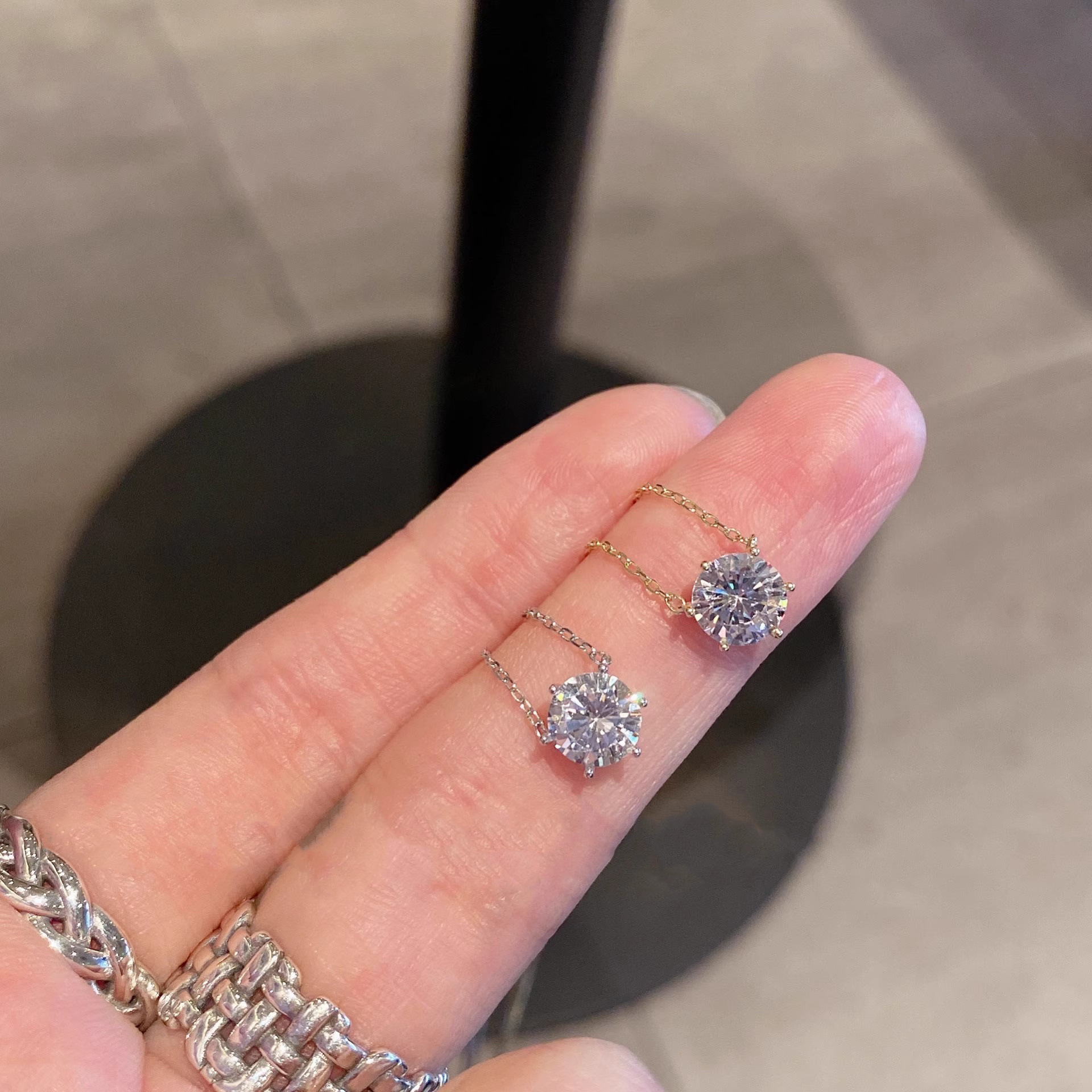 Shine Bright: The Solitaire Necklace That Captivates