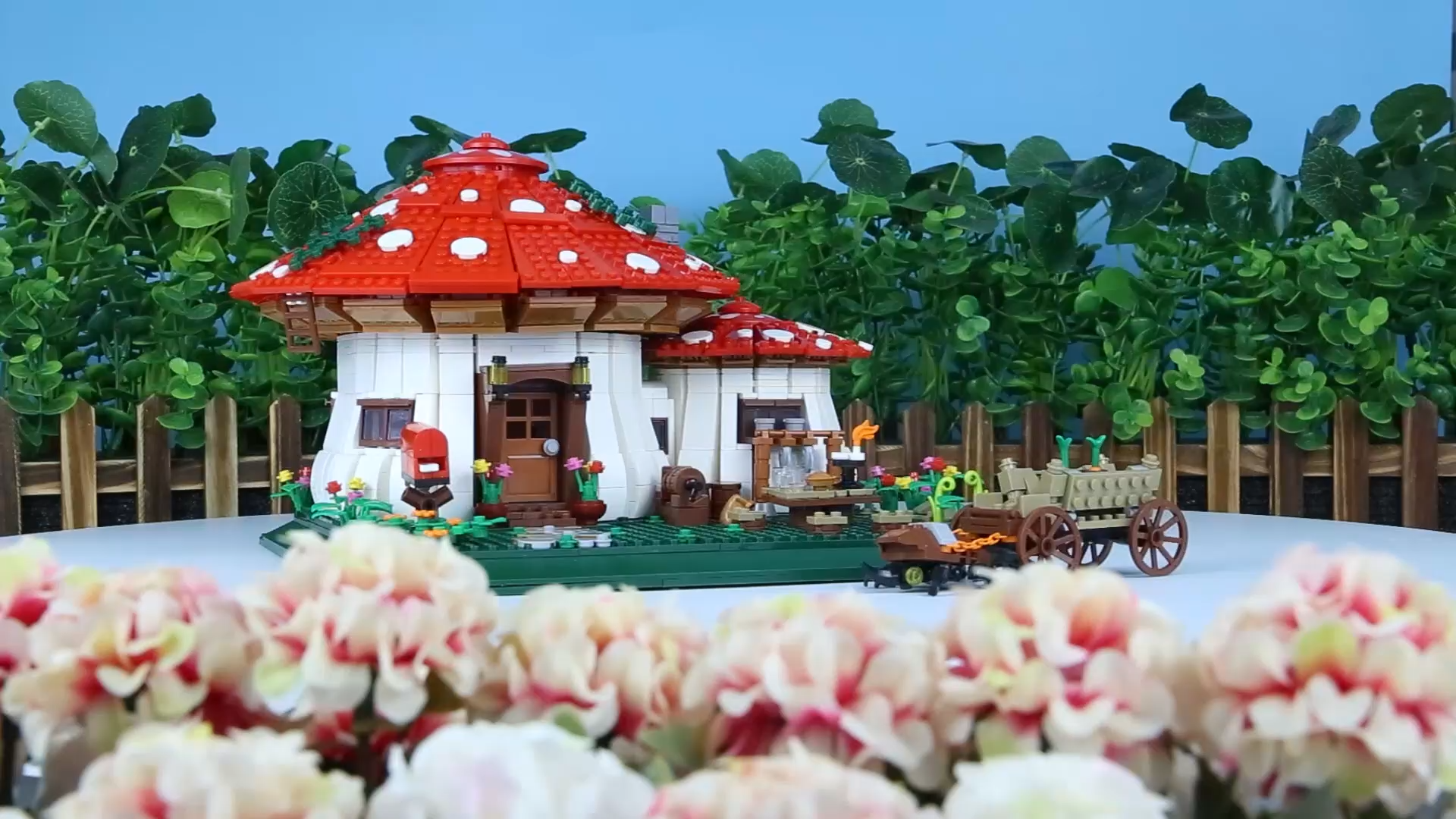 2233PCS Mushroom House Building Blocks,Creative Ideals Treehouse Building Blocks, Best Present for 6+ Boys, Girls or Adults