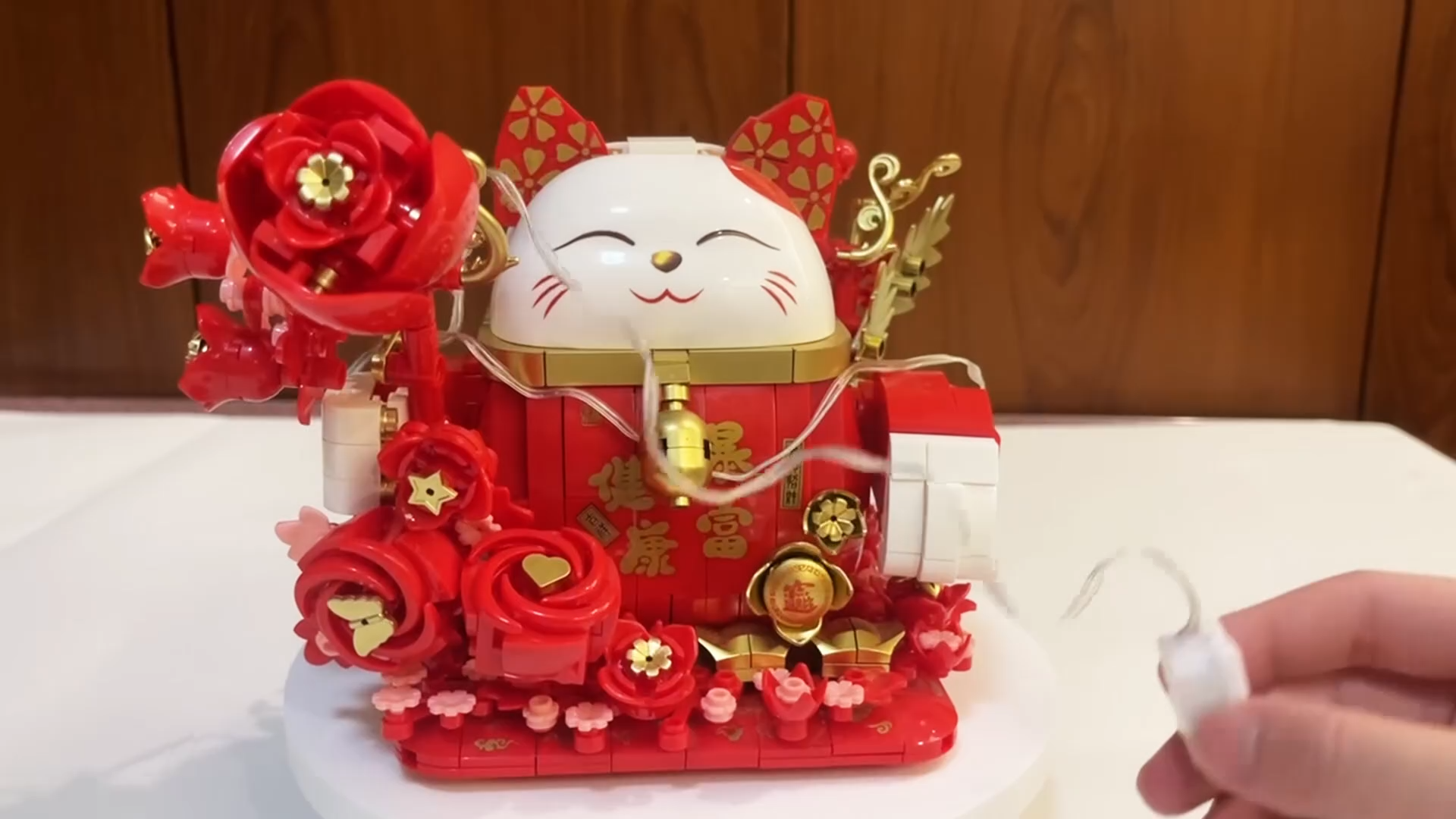 Lucky Cat Building Blocks, Compatible with Lego Animals, 868Pcs Cute Fortune Red Cat with Red Flowers Toy Animals Fortune Cat Building Block, Creative Gift for Christmas, Birthday