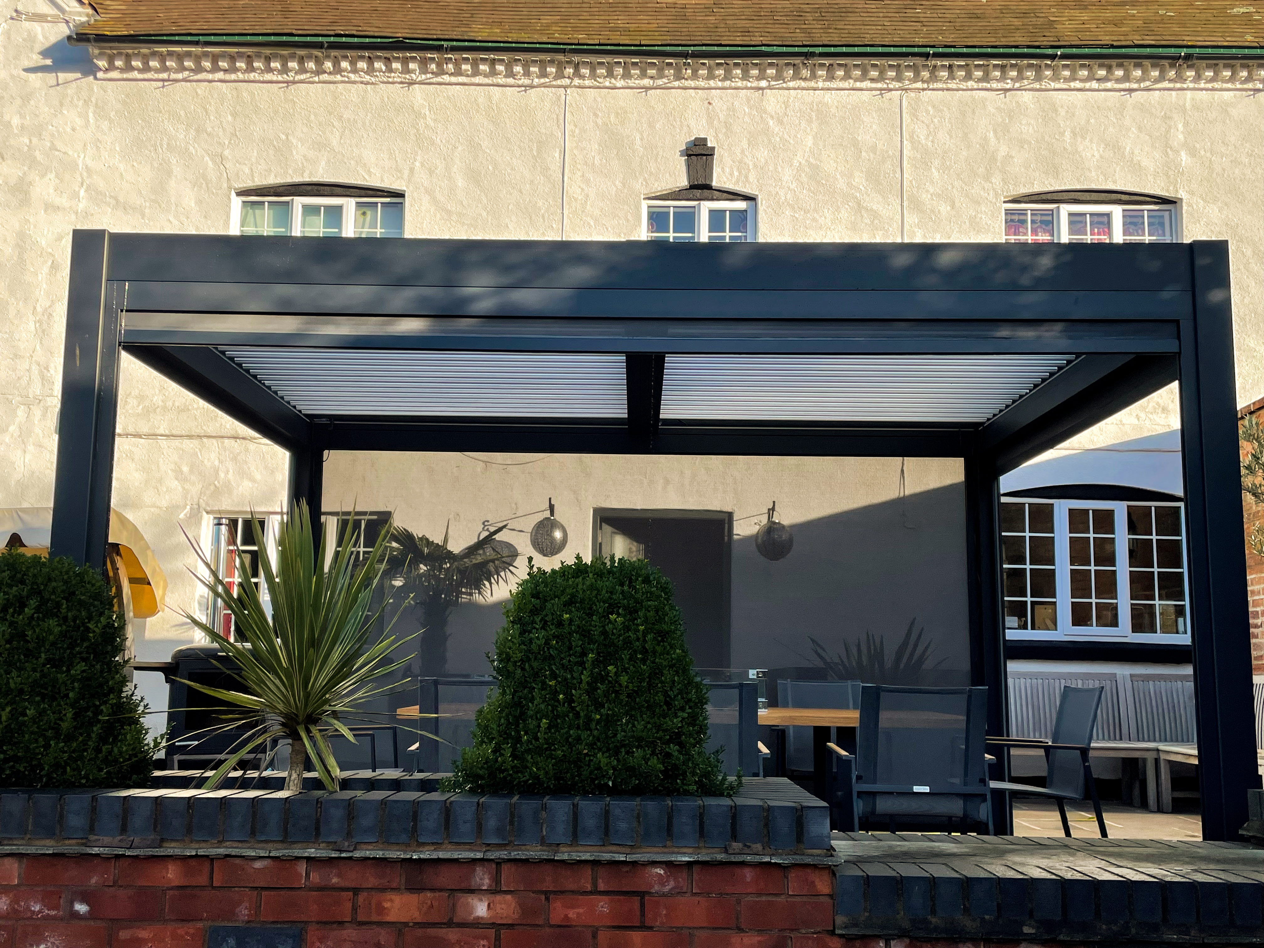 Eclipse 3 X 4m LED Motorised Pergola | Free Standing