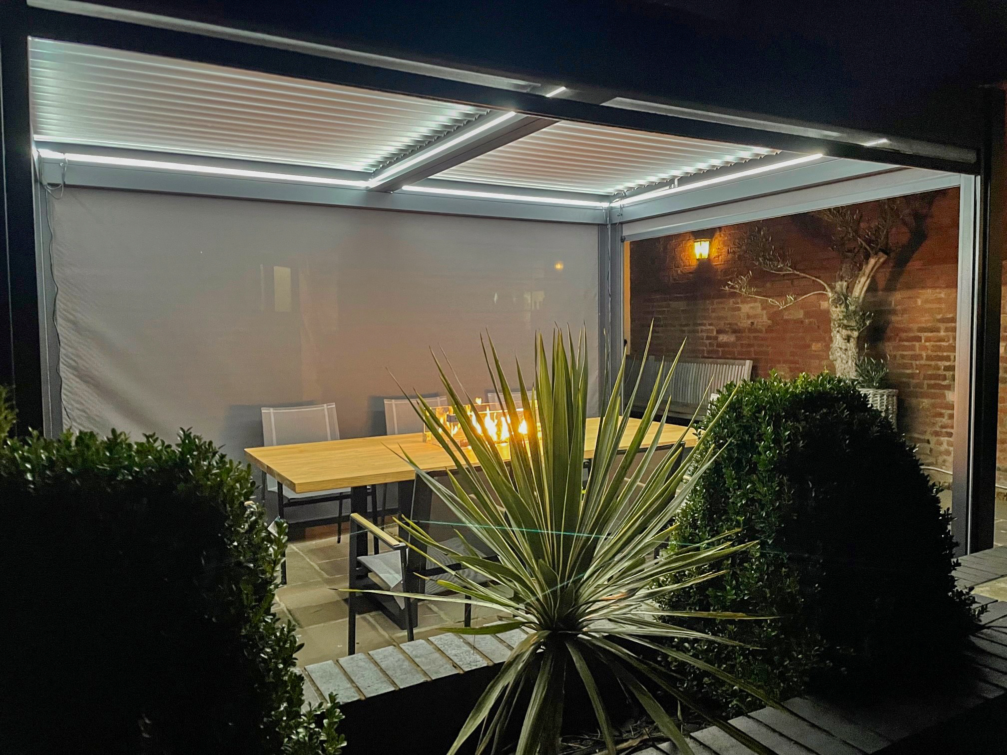 Eclipse 3 X 4m LED Motorised Pergola | Free Standing