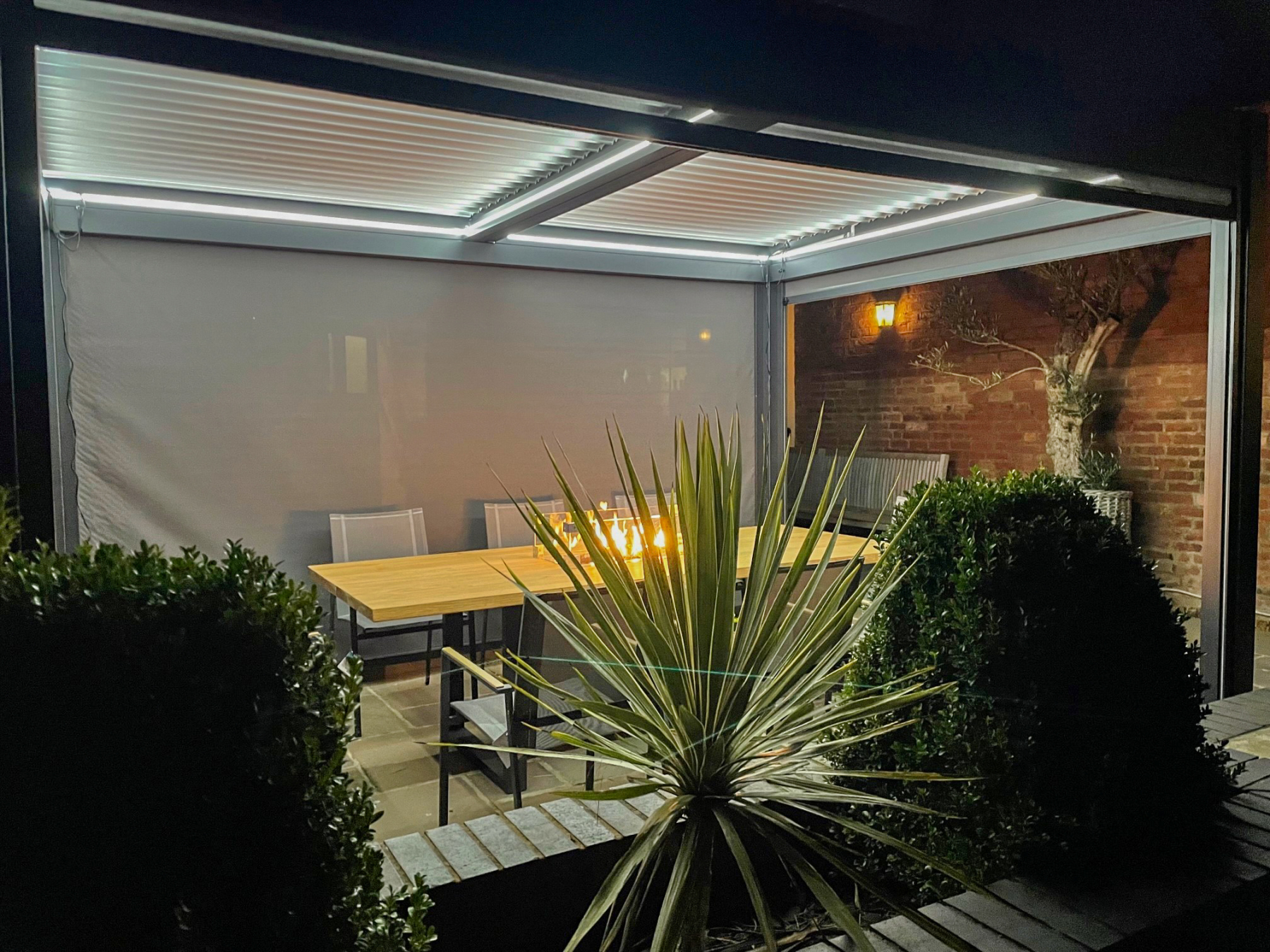 Eclipse 3 X 4m LED Motorised Pergola | Free Standing
