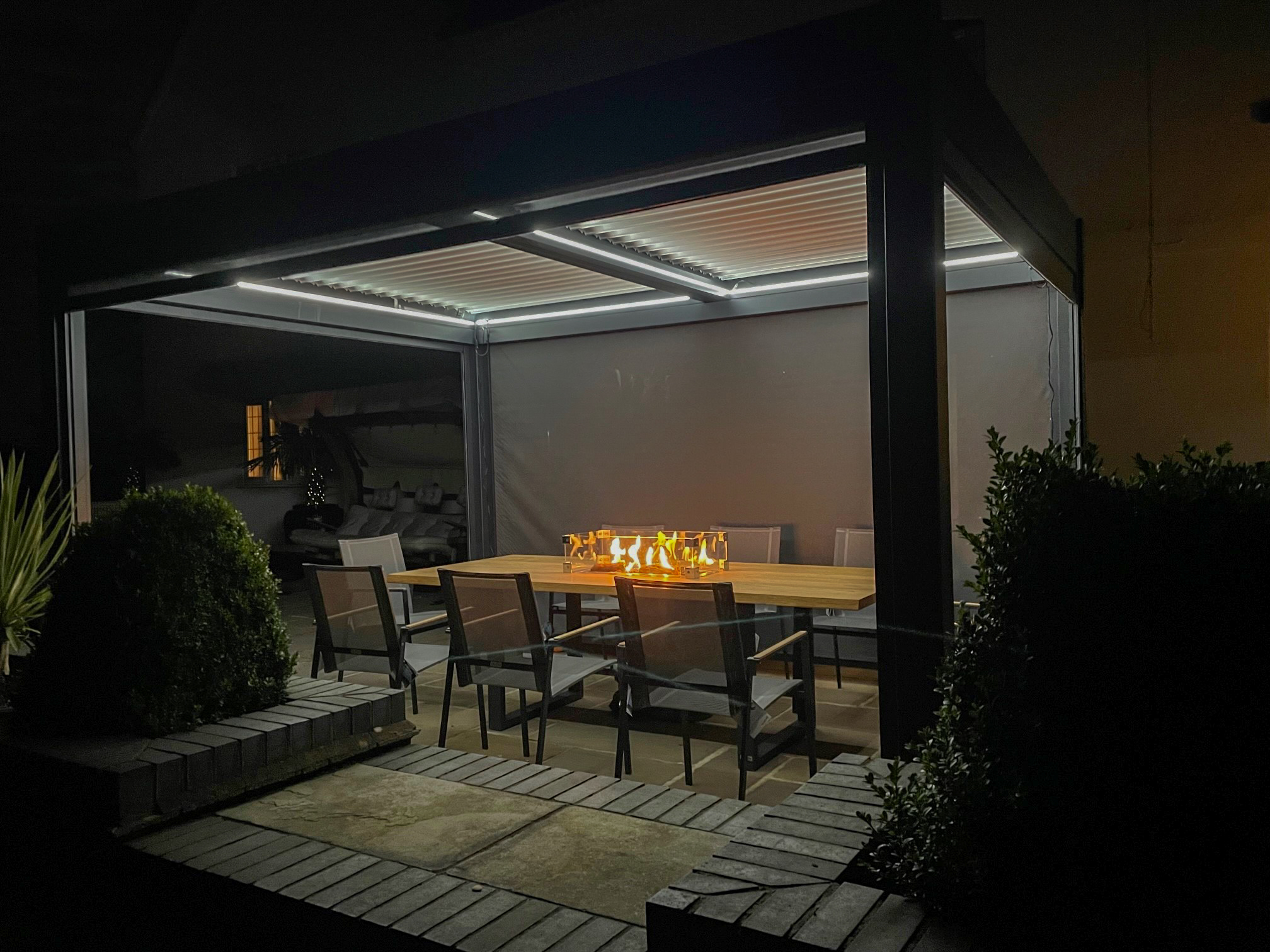 Eclipse 3 X 4m LED Motorised Pergola | Free Standing