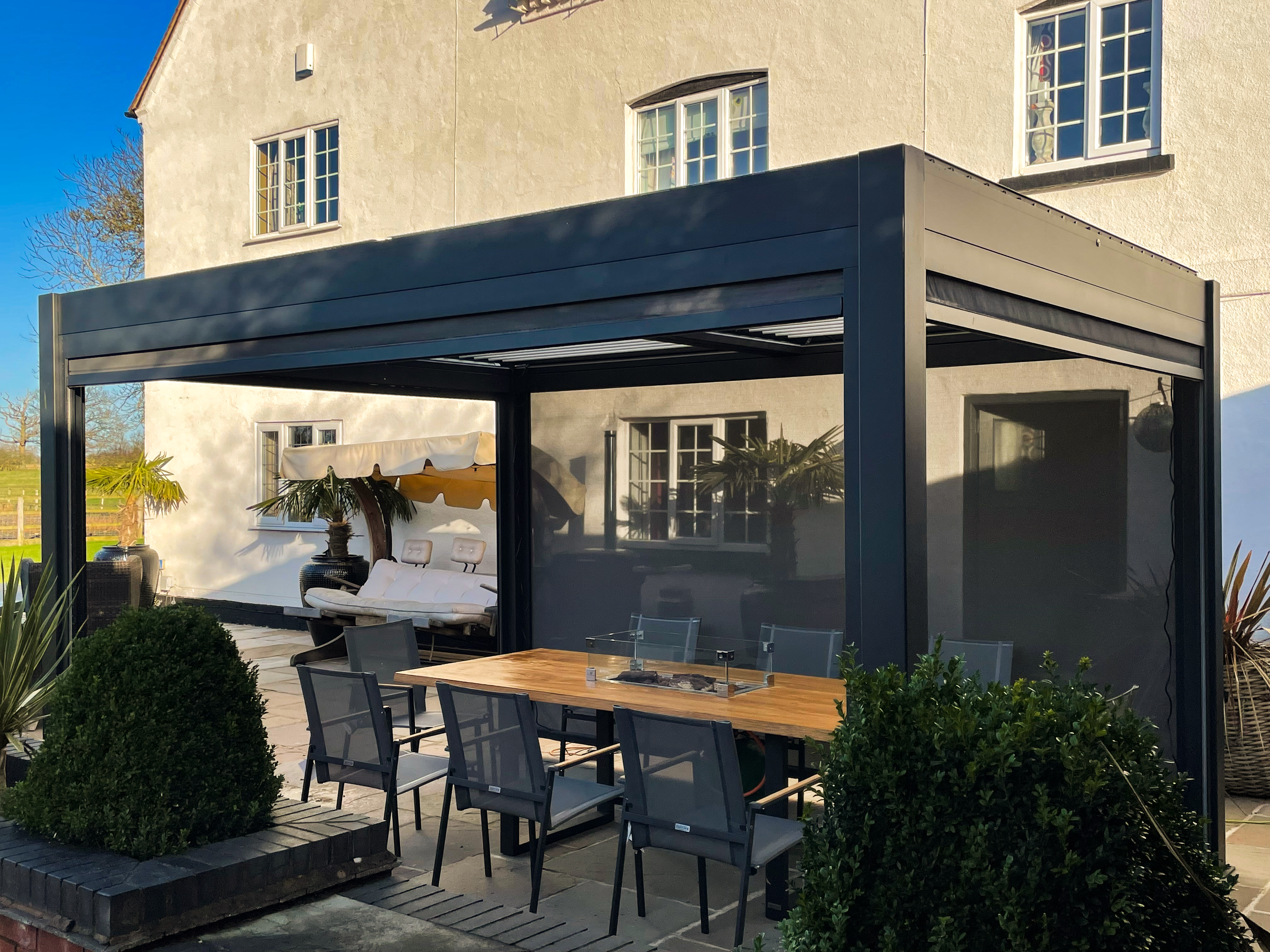 Eclipse 3 X 4m LED Motorised Pergola | Free Standing