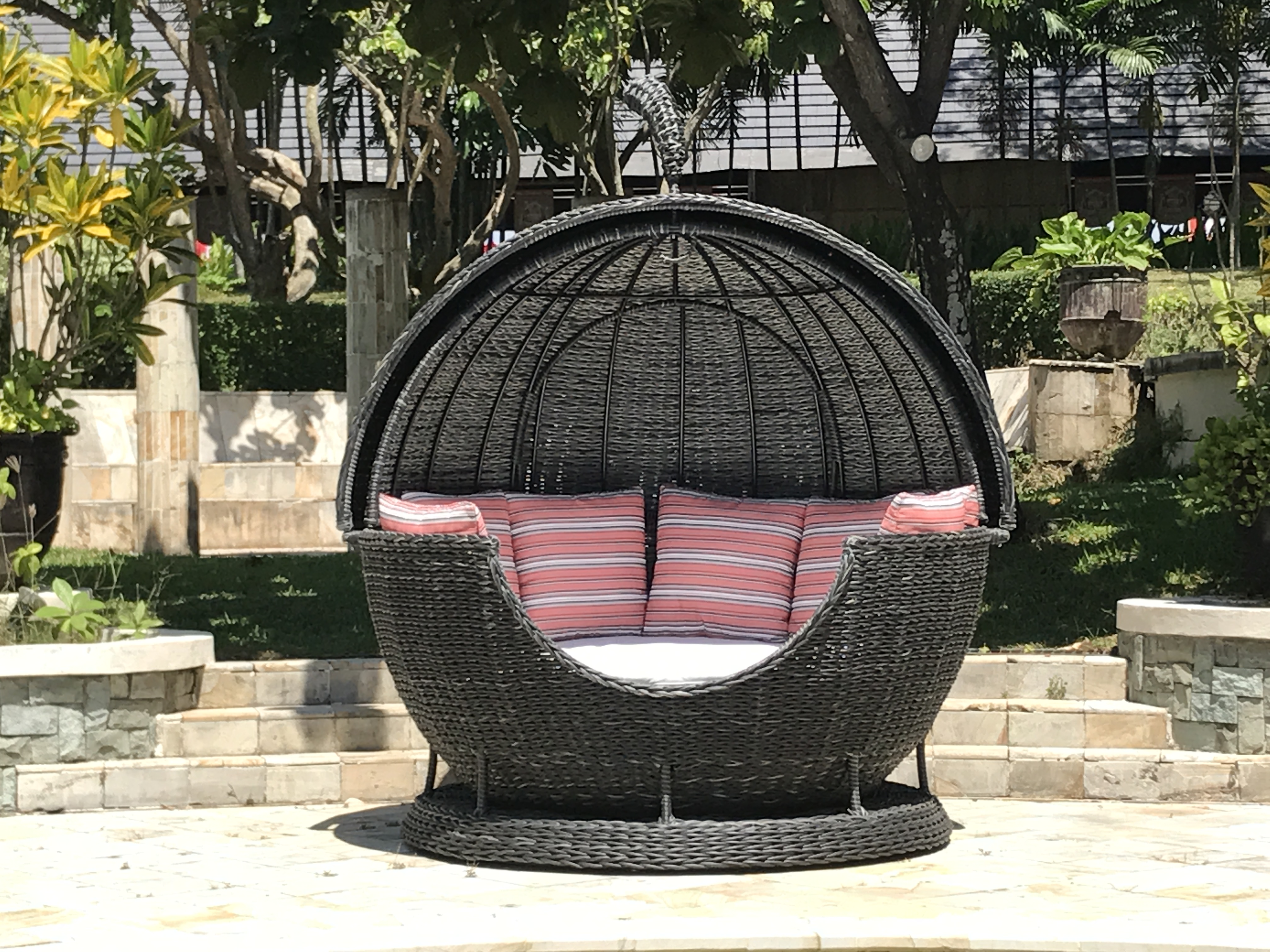 Midnight Montana Apple Day Bed