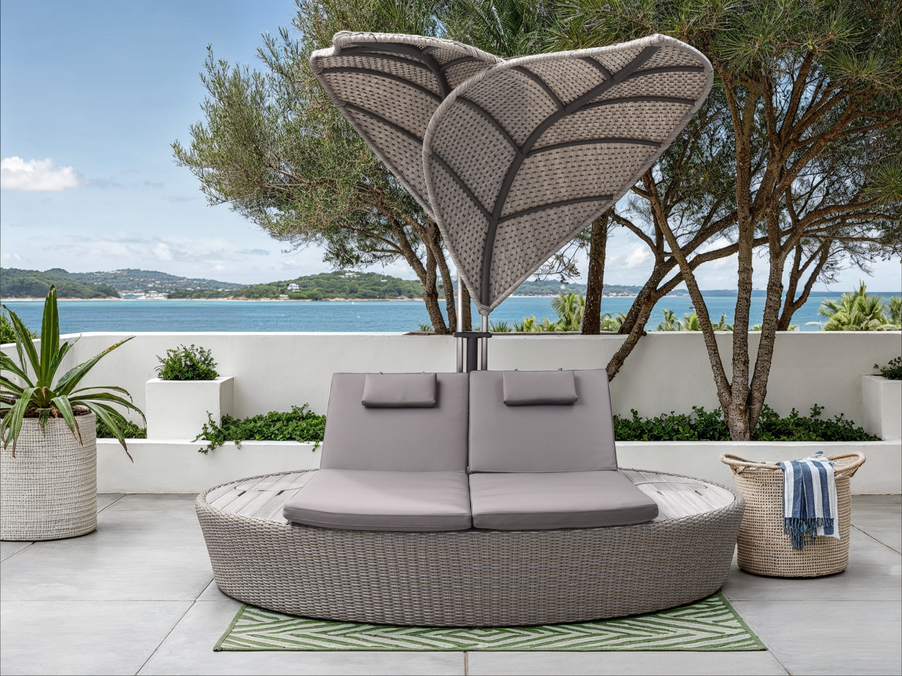 Meteor Rotating Day Bed