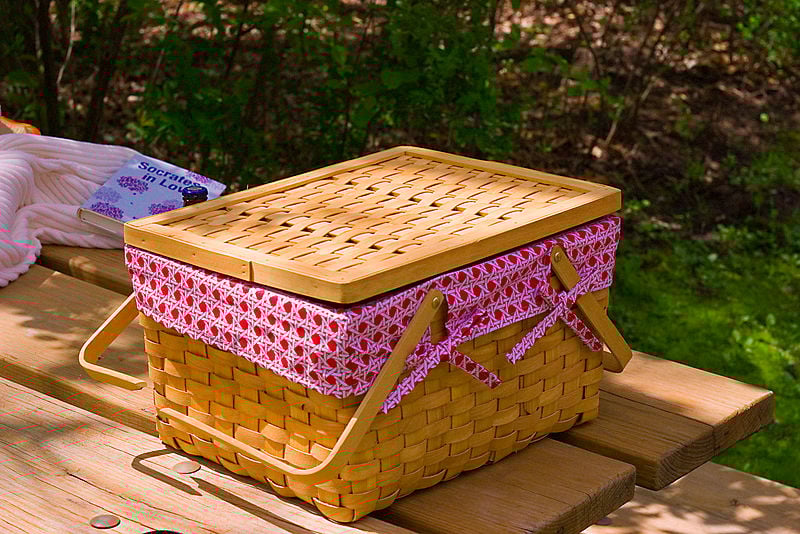 Picnic Basket - The Garden Furniture Centre 