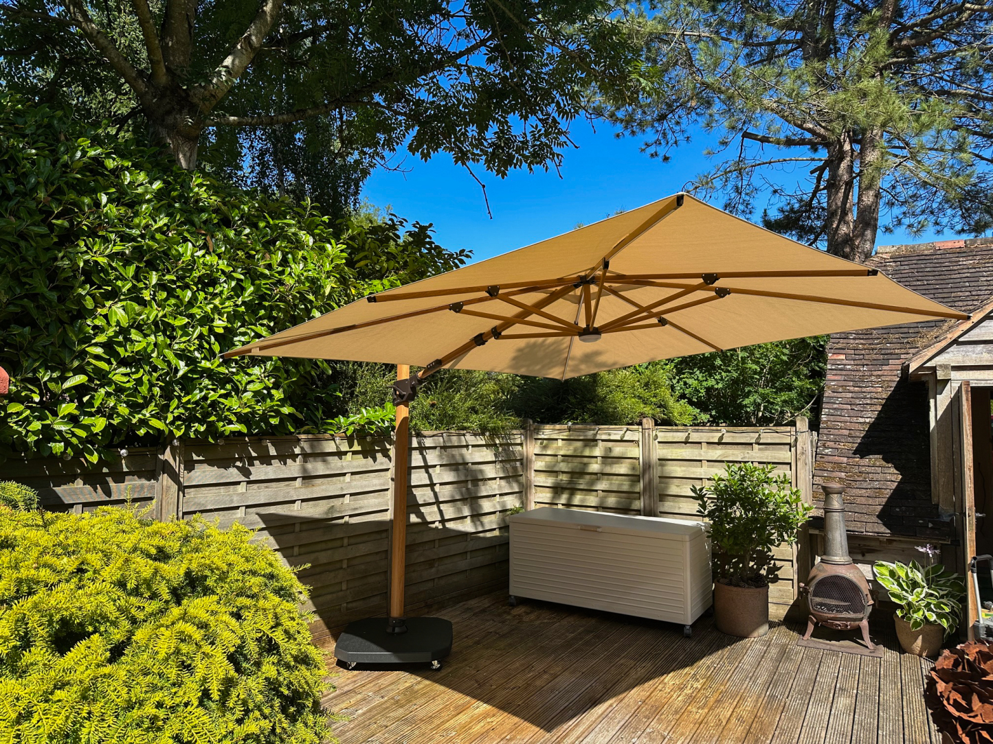 Pisa 3M Square Cantilever Parasol with LED Lights