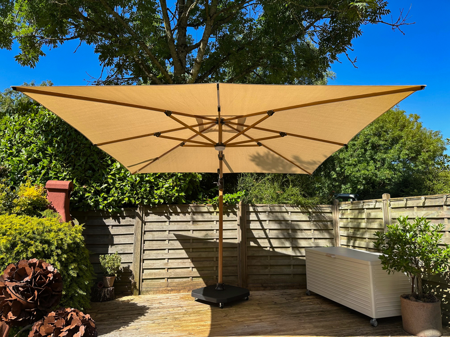 Pisa 3M Square Cantilever Parasol with LED Lights