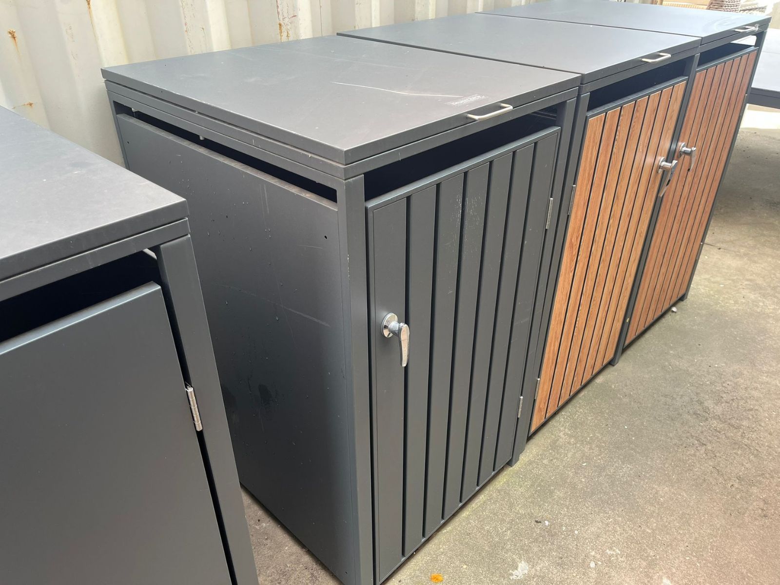 Anthracite Galvanized Steel Wheelie Bin Cover | Single | Ex-Display-Garden Furniture Centre-MidInstock,instock,MidRange,Top Opening,Anthracite,Accessories,Wheelie Bin Covers,Storage Accessories,Wheelie Bin Storage,Ex-Display,Showroom exdis,Sale-{collection_title}