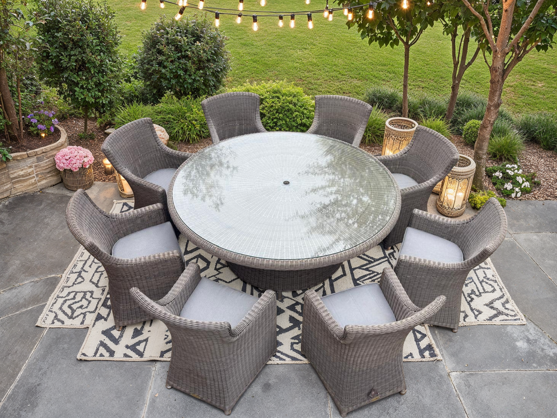 Summergrass 8 Chair Round Dining Set
