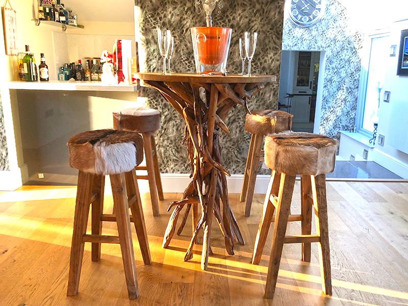 Baka Bar Set | Four Stools