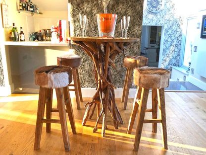 Baka Bar Set | Four Stools