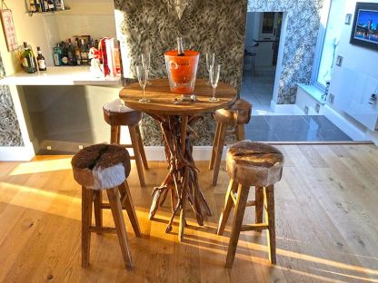 Baka Bar Set | Four Stools