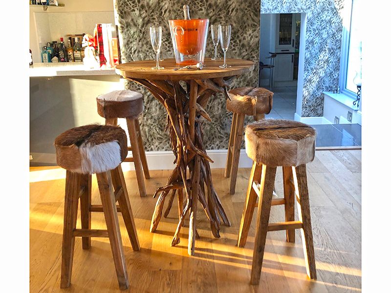 Baka Bar Set | Four Stools