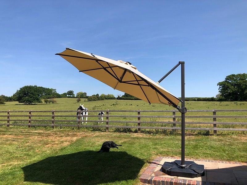 Calypso LED Parasol 3.5M Diameter