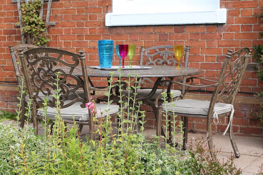 Casino 4 Seater Round Table and Chairs Set-Garden Furniture Centre-HighRange,Tables,Dining Set,Metal,Outdoor Furniture,Metal Furniture,Ranges,Casino & Leaf Range,Outdoor Sale,Outdoor Dining,Autumn & Winter Sale-{collection_title}