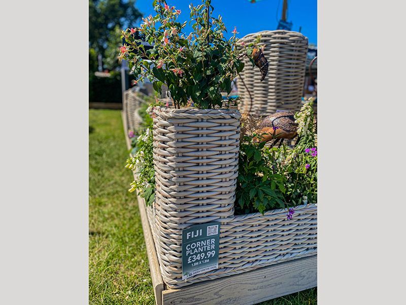 Fiji Corner Planter