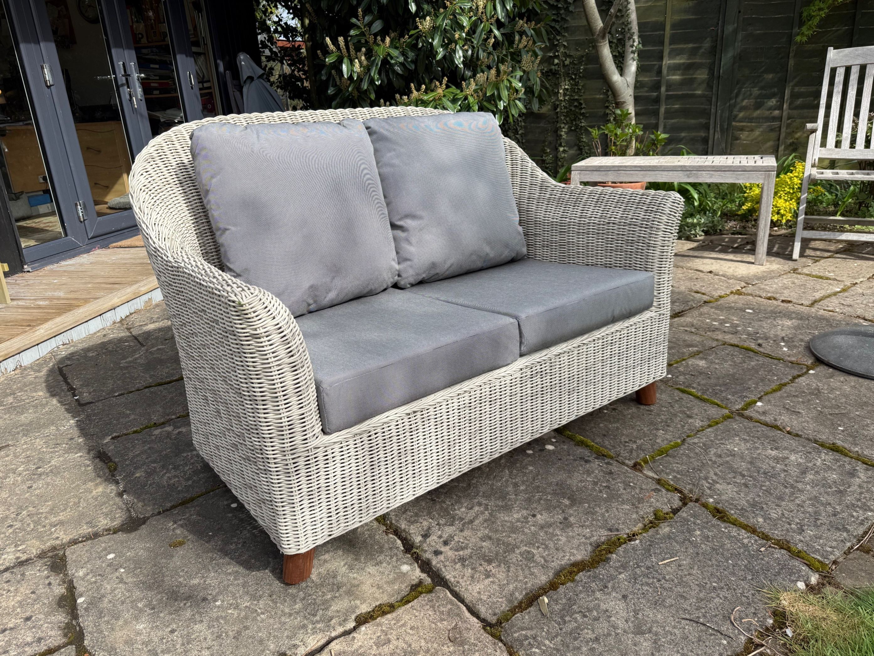 Fiji Smooth Sofa 