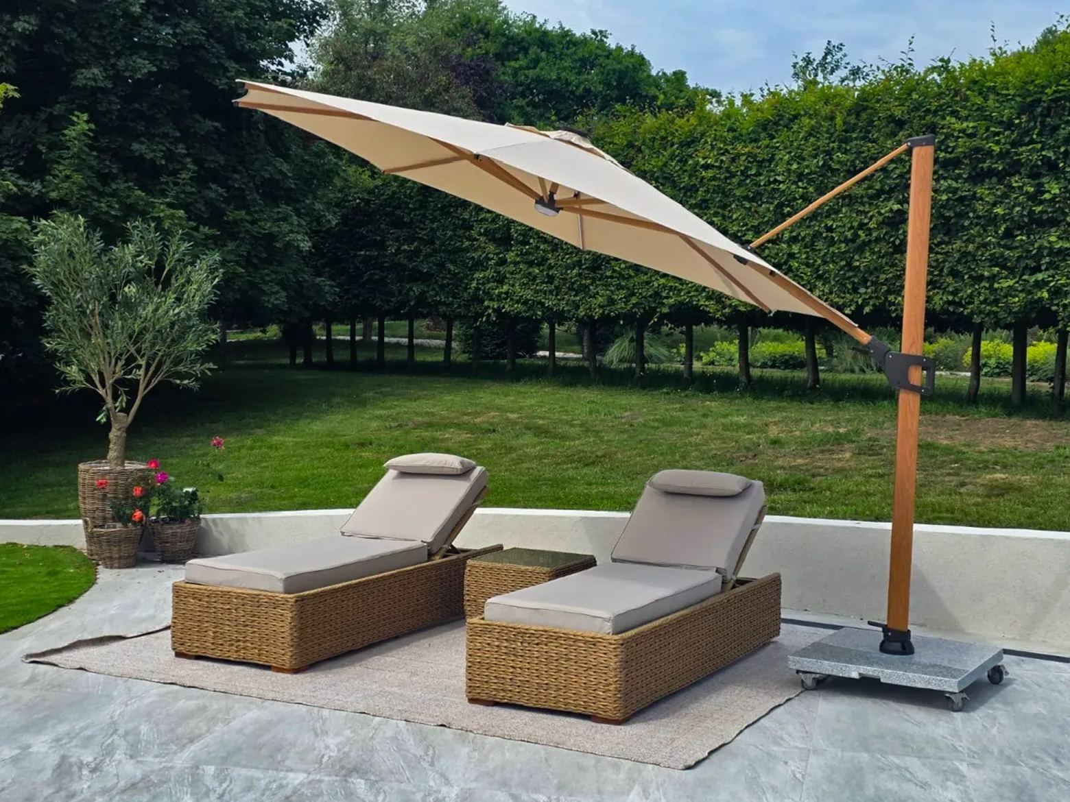 Pisa 3.5M Dia Cantilever Parasol with LED Lights | Grand Designs Ex-display