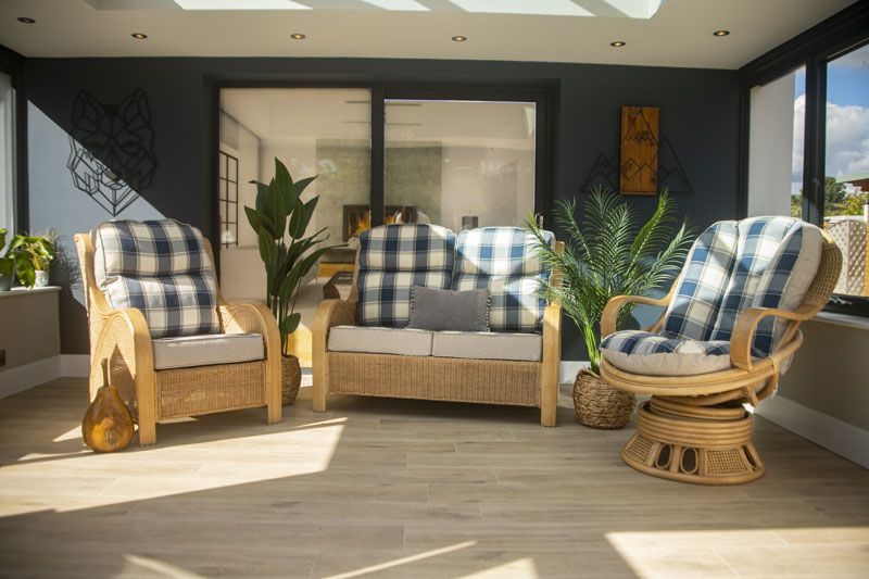 Moreton Swivel Suite