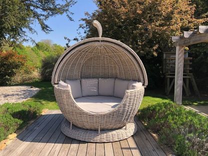 Fiji Apple Day Bed