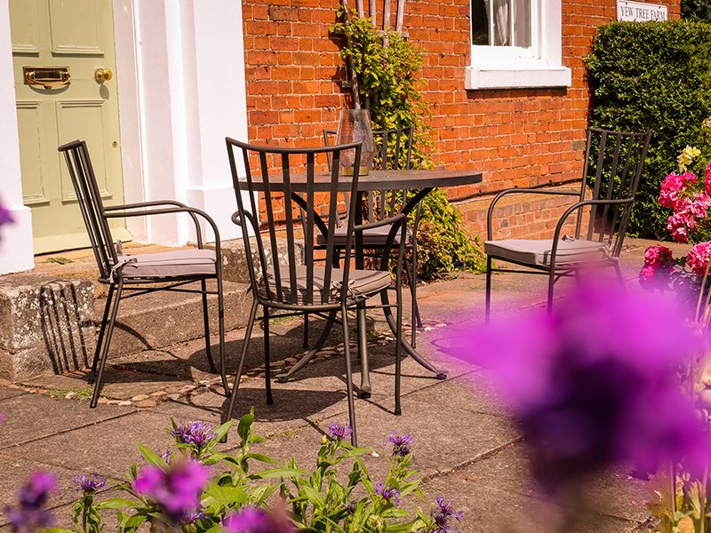 Carnglaze 4 Chair Dining Set