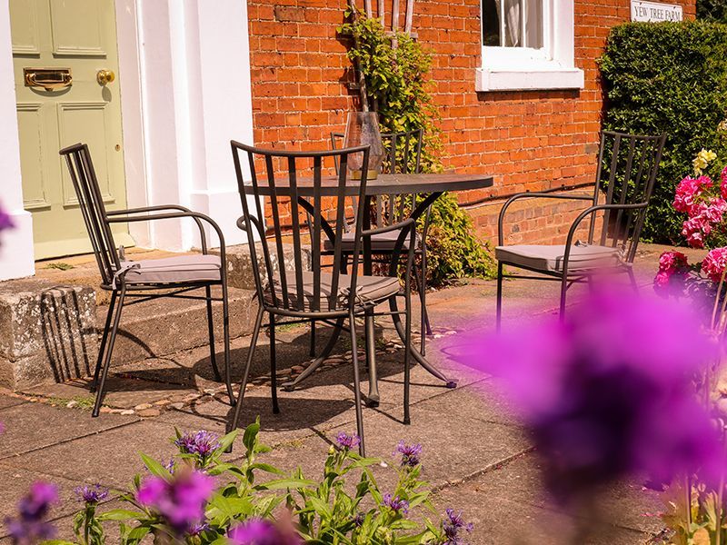Carnglaze 4 Chair Dining Set