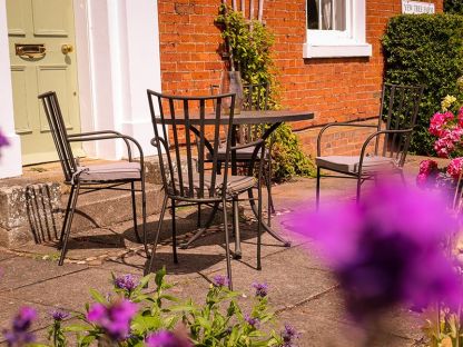 Carnglaze 4 Chair Dining Set