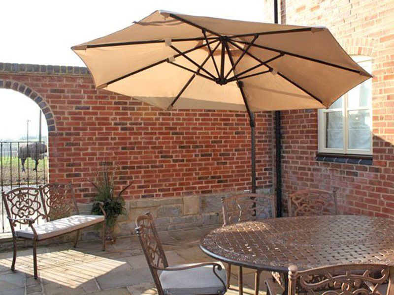 Junior Roma 3m Diameter Cantilever Parasol  & Weather Cover