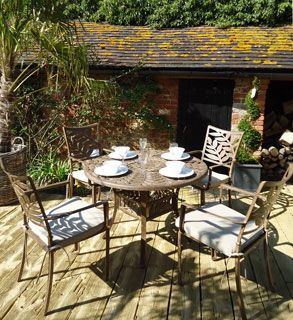 Leaf 4 Seater Round Table and Chairs 'set' -Garden Furniture Centre-HighRange,Metal,Outdoor Furniture,Metal Furniture,Casino & Leaf Range-{collection_title}